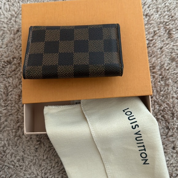 Louis Vuitton 6 key holder - Picture 3 of 3